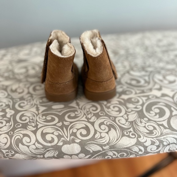 Infant 0/1 uggs- - Picture 2 of 4